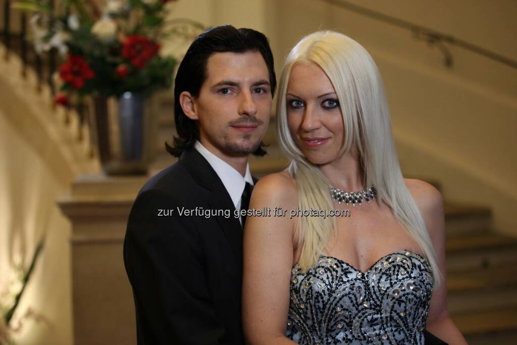 Nackt - Jeannine und Mario aus Graz (Bild: Shinyside Productions) (01.10.2014) 