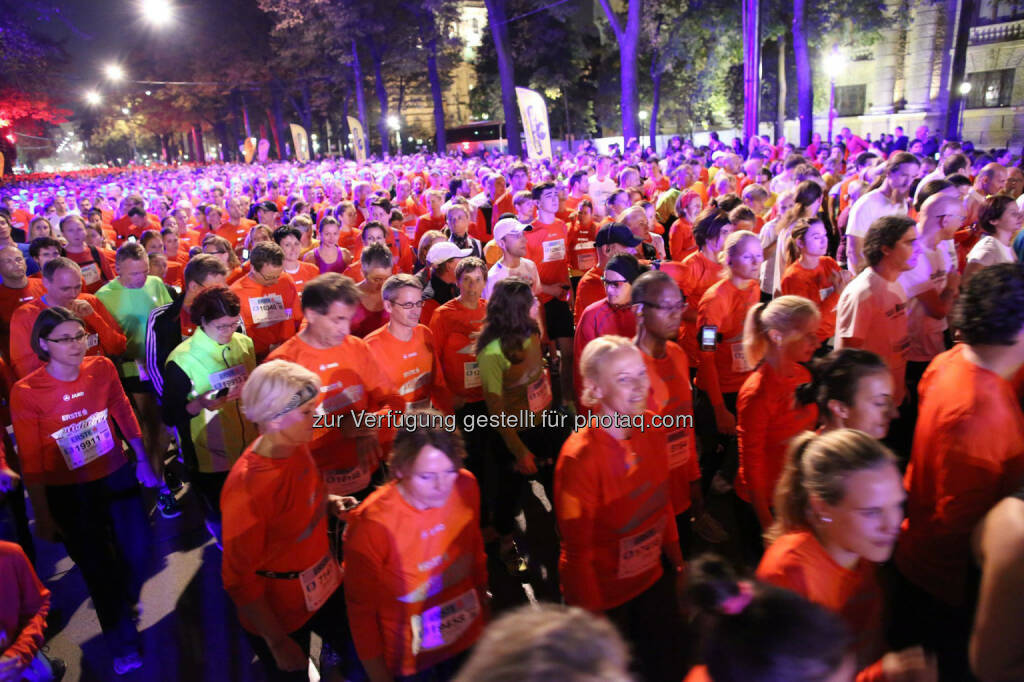 vor dem Start, erste bank vienna night run 2014, © erste bank vienna night run/Ludwig Schedl (01.10.2014) 