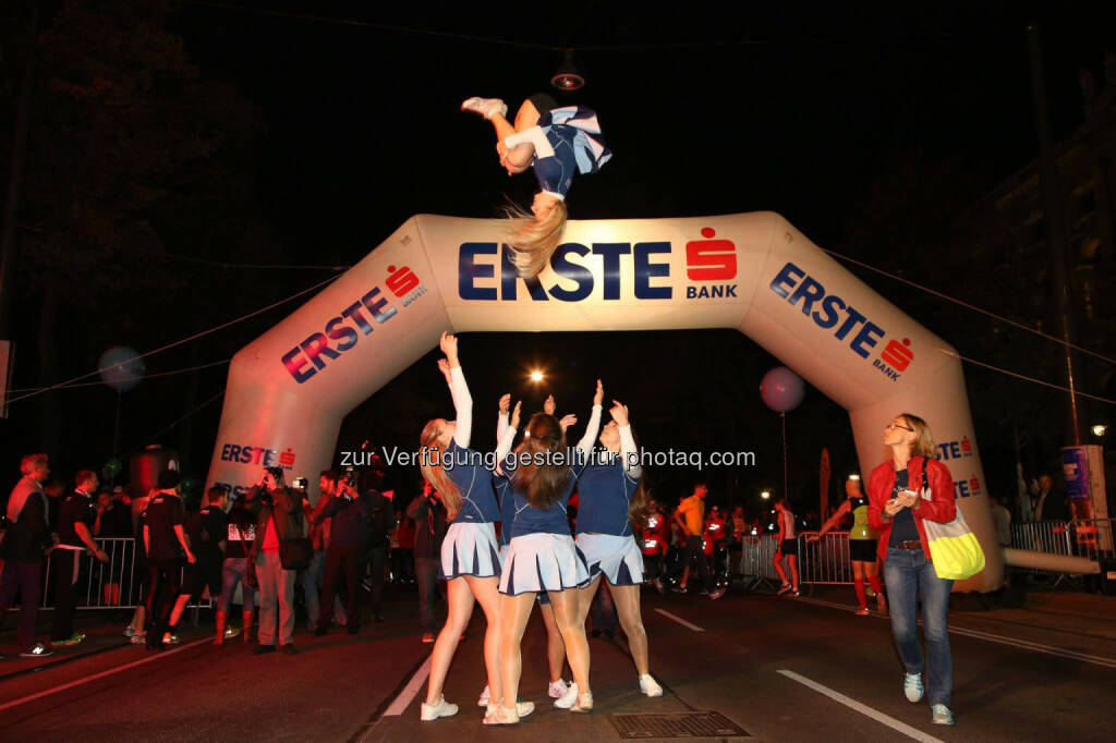 erste bank vienna night run 2014, cheerleader, © erste bank vienna night run/Ludwig Schedl (01.10.2014) 