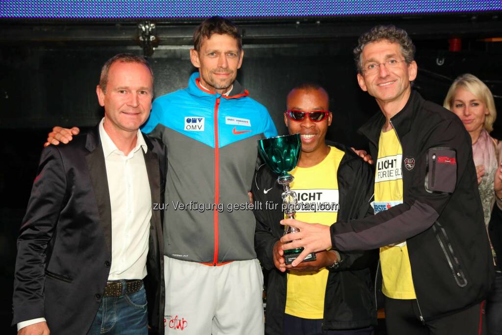 Hannes Menitz, Veranstalter des erste bank vienna night runs, Spitzenläufer Michael Buchleitner, Henry Wanjoyke, Rupert Roniger, Geschäftsführer von Licht für die Welt, © leisure/Ludwig Schedl (02.10.2014) 