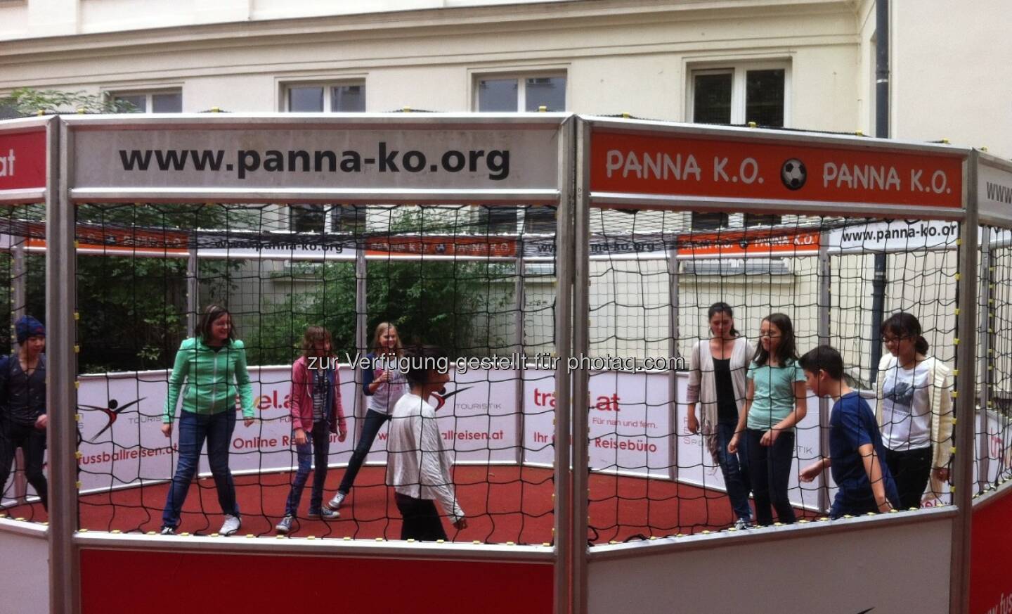 Panna-KO GmbH: Messi bewegt in der Pause unsere Schulkinder: Mobiles Tool für mehr spontane Bewegung tourt durch Wiener Schulen