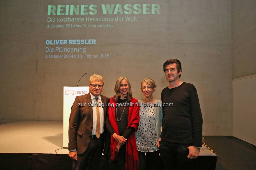 Klaus Luger, Bürgermeister der Stadt Linz, Künstlerin Kaucyila Brooke, Lentos Direktorin Stella Rollig und Künstler Oliver Ressler: Lentos Kunstmuseum Linz: Das Lentos Kunstmuseum Linz widmet sich dem derzeit wichtigsten Zukunftsthema, © Aussendung (03.10.2014) 