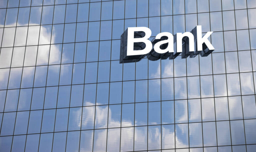 Bank, Gebäude, http://www.shutterstock.com/de/pic-157615589/stock-photo-bank-sign-on-the-modern-building-close-up.html (07.10.2014) 