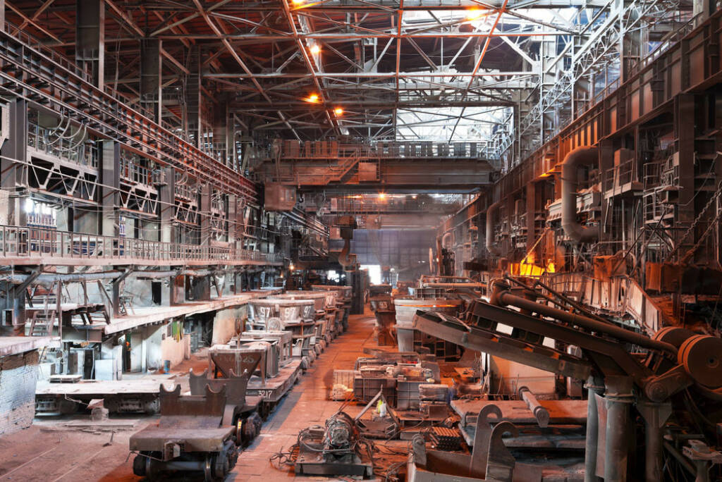Stahl, Stahlwerk, Fabrikshalle, Halle, Industrie, Metall, http://www.shutterstock.com/de/pic-58675144/stock-photo-interior-of-metallurgical-plant-workshop.html (08.10.2014) 