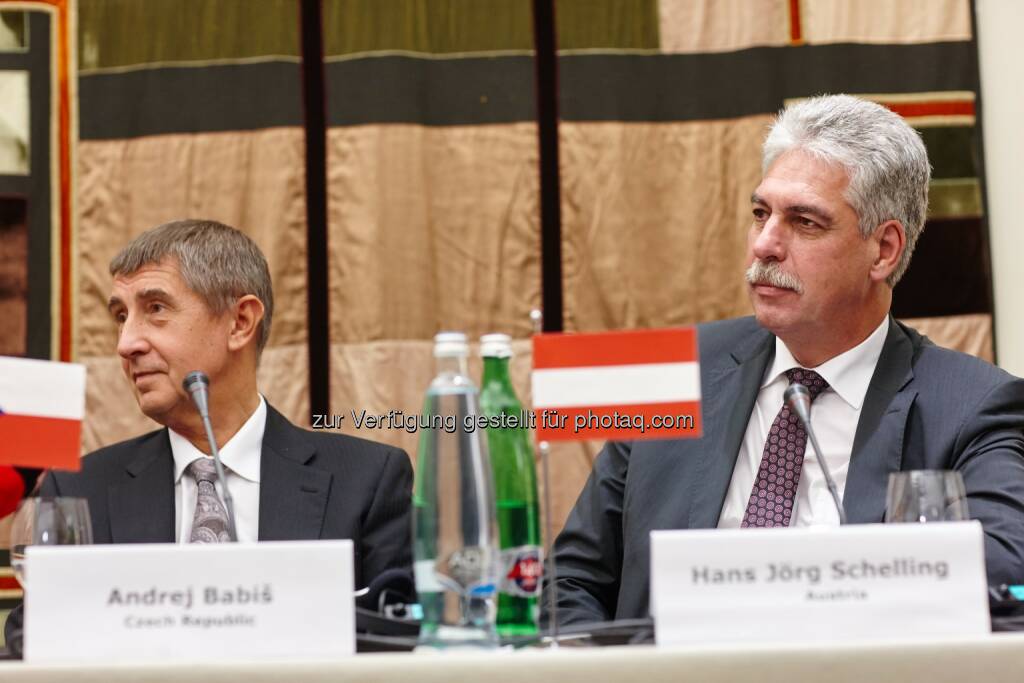 Finanzminister Hans Jörg Schelling (re.) mit seinem tschechischen Amtskollegen Andrej Babiš (li.).: Finanzminister Schelling bei Arbeitstreffen in Prag, Quelle/Copyright (c): BMF/Kapran, © Finanzministerium (08.10.2014) 