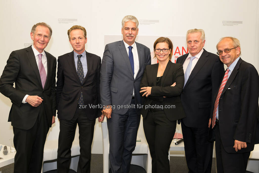 Bert Rürup, IV-Präsident Georg Kapsch, Finanzminister  Hans Jörg Schelling, Moderatorin Sandra Baierl, Sozialminister Rudolf Hundstorfer und WiFo-Chef Karl Aiginger: Start der Veranstaltungsreihe Finanz im Dialog mit Finanzminister Schelling, (c): BMF/Prokop, BMF/Grondahl, © Finanzministerium (08.10.2014) 