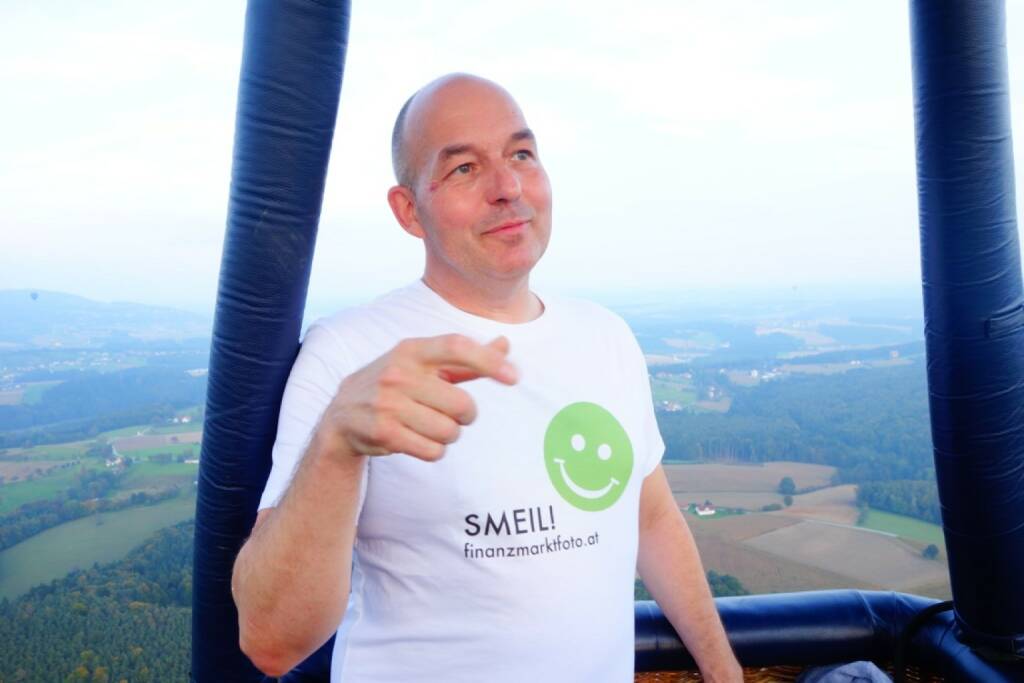 Dirk Hermann Smeil aus dem Ballon über der Steiermark. Mehr von Dirk unter http://photaq.com/page/index/605  (13.10.2014) 