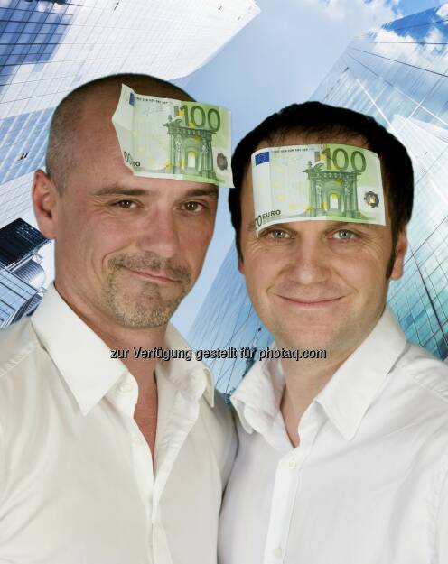 Je 100 Euro auf dem Kopf: Finanz-Kabarett Premiere der Financing Stars  - die beiden Business-Kabarettisten Jürgen Vogl und Bernhard Baumgartner alias Financing Stars bringen die Finanzkrise auf heimische Kabarettbühnen. Die Premiere des Kabarett-Joint-Ventures findet am 10. November 2014 im Casanova Wien statt. Auch Kleinsparer sind willkommen, wenn mit allen Unklarheiten aufgeräumt wird! © http://www.HumorAG.at , © Aussender (14.10.2014) 