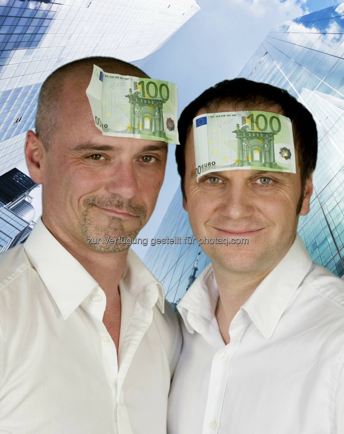 Je 100 Euro auf dem Kopf: Finanz-Kabarett Premiere der Financing Stars  - die beiden Business-Kabarettisten Jürgen Vogl und Bernhard Baumgartner alias Financing Stars bringen die Finanzkrise auf heimische Kabarettbühnen. Die Premiere des Kabarett-Joint-Ventures findet am 10. November 2014 im Casanova Wien statt. Auch Kleinsparer sind willkommen, wenn mit allen Unklarheiten aufgeräumt wird! © http://www.HumorAG.at 