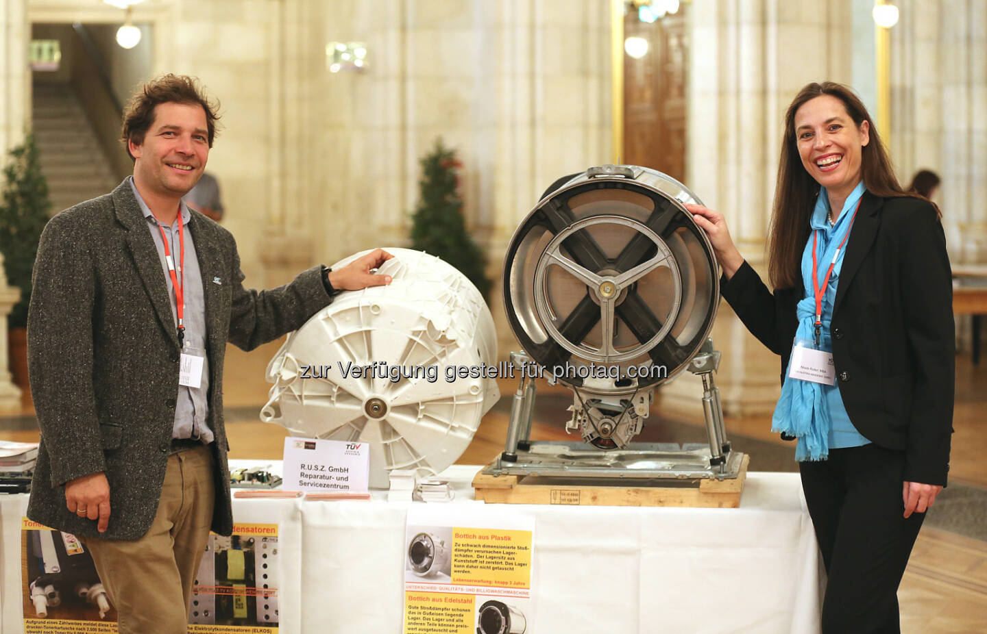 Georg Patak (MA 22, Bereich nachhaltige Entwicklung) und Nicole Rotter, MBA am Tag der Umwelt- und Abfallbeauftragten 2013: TÜV Austria: TÜV Austria Tag der Umwelt- und Abfallbeauftragten 6.11.2014 – Umweltschutz gestern – heute – morgen