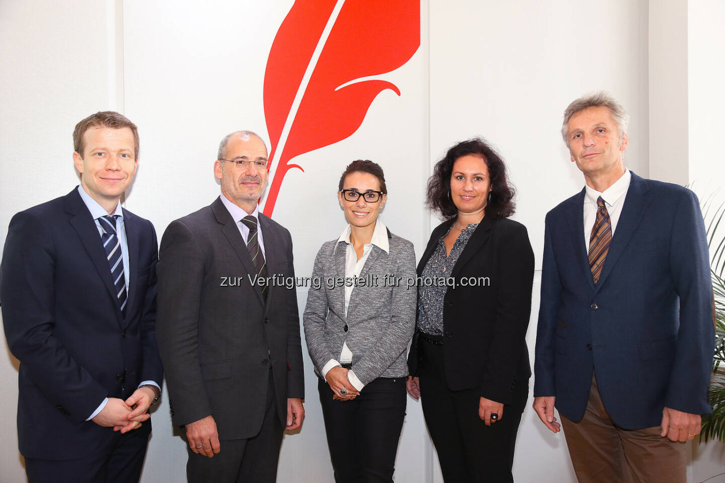 Paul Eiselsberg (Imas Marktforschung), Hanns Kratzer (Peri Consulting), Ilse Weiß (Diaetologin und Gesundscheitswissenschafterin), Evelyn Gross (Jugend-Beauftragte der Ömccv sowie Zweigstellenleiterin der Steiermark und Efcca-Beauftragte) und Univ.-Prof. Harald Vogelsang (Präsident darm plus / Universitätsklinik für Innere Medizin III, Abteilung für Gastroenterologie und Hepatologie, AKH Wien, MedUni Wien): Welldone Werbung und PR GmbH: Das Wunder Darm: Ursprung für Gesundheit und Krankheit