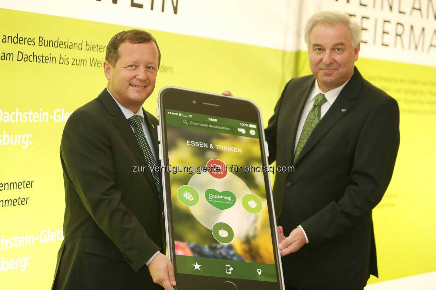 Landeshauptmann-Stv. Hermann Schützenhöfer (re) und Erich Neuhold, GF von Steiermark Tourismus, mit neuer Kulinarium-App: Steiermark Tourismus: Gemeinsam sind wir ein Herz: Strategie 2020 von Steiermark Tourismus