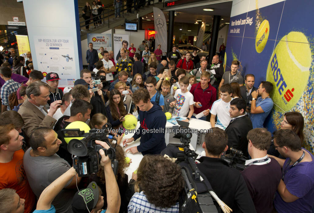 Andy Murray bei der Autogrammstunde am Erste Bank Stand, Erste Bank Open 2014, Wr. Stadthalle 15.10.2014, Copyright e|motion/zolles.com, © Aussendung (15.10.2014) 