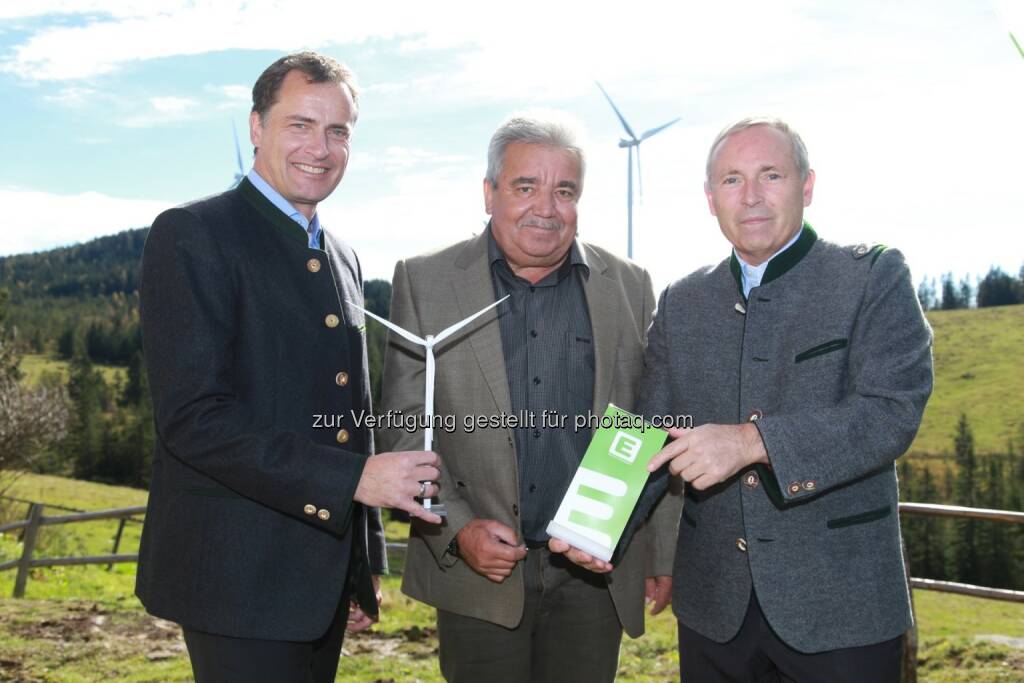 Olaf Kieser, Vorstandsdirektor Energie Steiermark, Bürgermeister Franz Farmer (Kloster) und Christian Purrer, Vorstandssprecher Energie Steiermar - Energie Steiermark eröffnet ersten Windpark (Bild: Wiesner Energie Steiermark), © Aussendung (16.10.2014) 