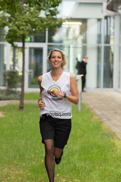 Nina Bergmann (finanzen.net) im runplugged shirt auf der Gewinnmesse, © runplugged/Martina Draper (16.10.2014) 