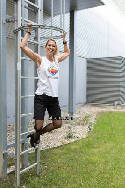 Nina Bergmann (finanzen.net) im runplugged shirt auf der Gewinnmesse, © runplugged/Martina Draper (16.10.2014) 