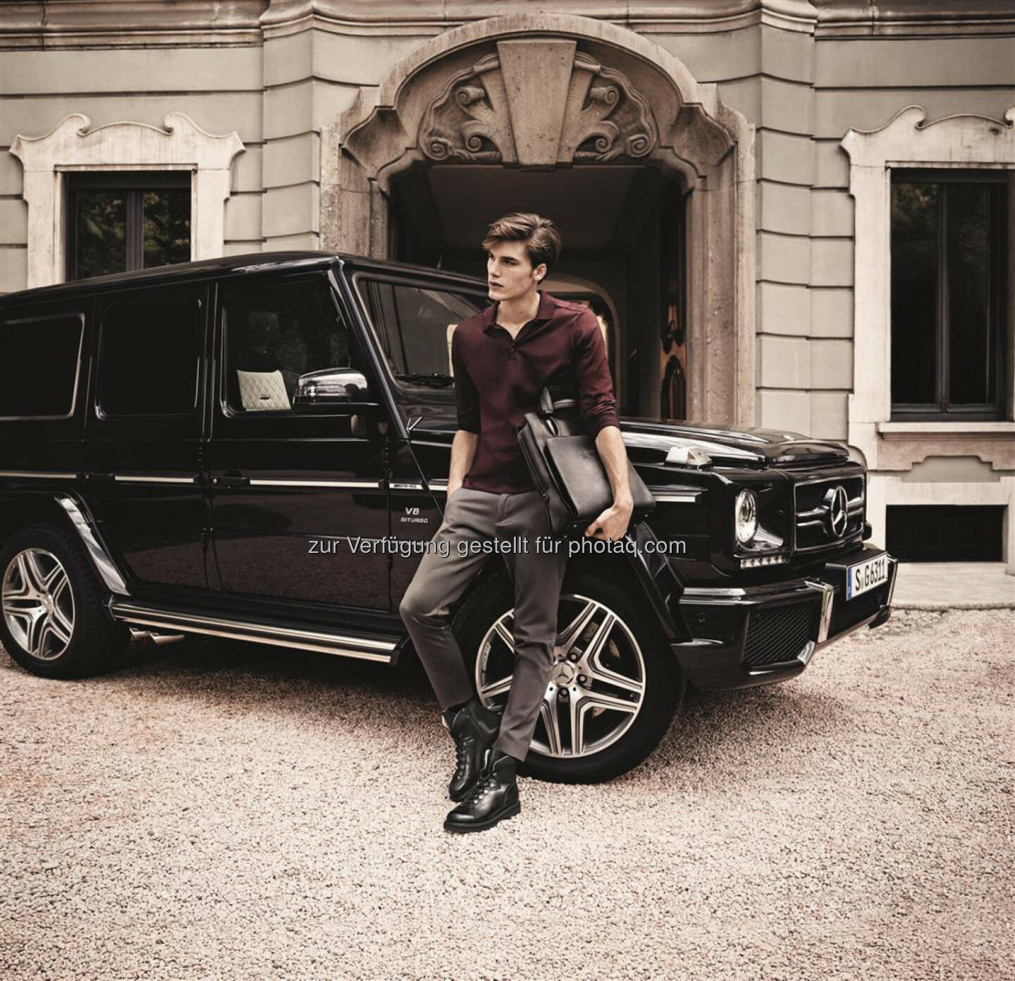 Daimler AG: Neueste Produkte aus der Kooperation von Mercedes-AMG und dem Premium-Lederwarenhersteller Santoni: ein markanter Ankle Boot und ein puristisch geschnittener Rucksack als Hommage an den legendären G 63 AMG.

