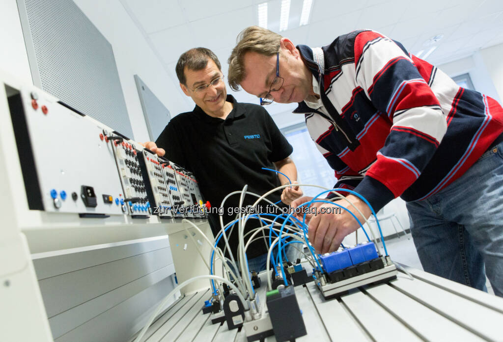 Festo bietet zertifizierte Ausbildung zum/zur MechatronikerIn. Im Fokus: Ältere TechnikerInnen, © Aussendung (20.10.2014) 