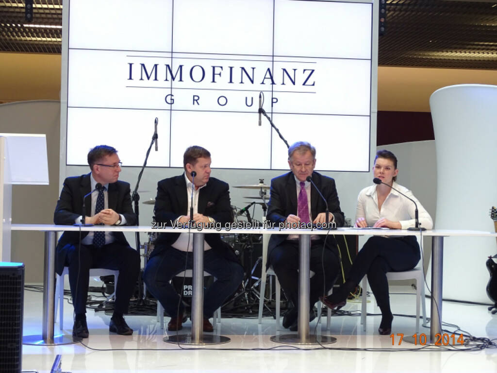 Offizielle Eröffnung mit Piotr Glowski (Bürgermeister Piła); Jan Mroczka (Rank Progress, Chairman of the board of directors); Eduard Zehetner (Immofinanz Group, CEO), http://blog.immofinanz.com/de/2014/10/20/immofinanz-mehr-als-70.000-besucher-am-eroeffnungs-wochenende-in-pila/, © Immofinanz (20.10.2014) 