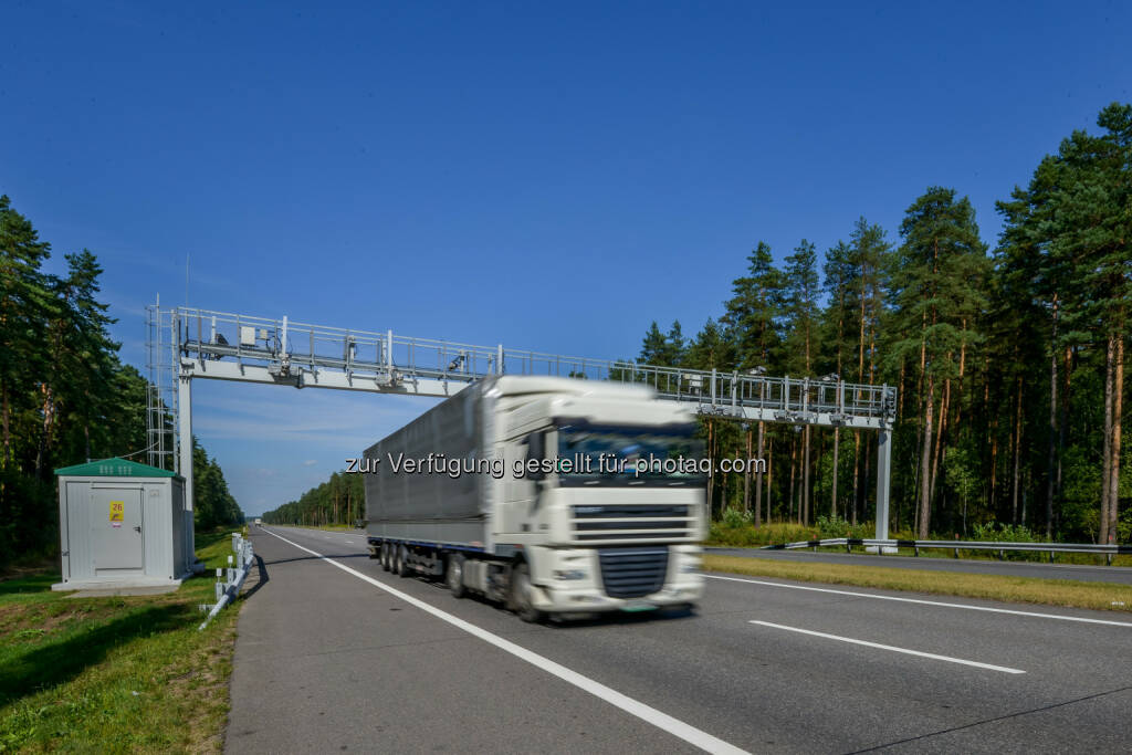 Das von Kapsch TrafficCom implementierte und betriebene weißrussische BelToll-Mautsystem hat im Oktober die Schwelle von 200.000 registrierten Fahrzeugen überschritten. Die Anzahl der registrierten Fahrzeuge ist eine wichtige Messgröße für die Effizienz und Akzeptanz des Systems. Sie bedeutet auch höhere Einnahmen für den Staat und somit mehr verfügbare Mittel für Wartung, Modernisierung und Ausbau des Straßennetzes © KTCG, © Aussendung (27.10.2014) 