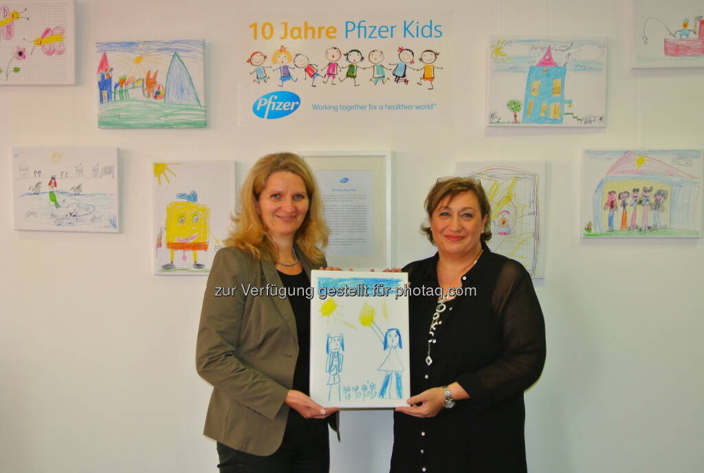 Cornelia Heinrich ( Caritas der Erzdiözese Wien / Leiterin des Bereiches Beratung und Familie) und Claudia Handl (Corporate Affairs Director bei Pfizer Corporation Austria): Pfizer Corporation Austria: 10 Jahre Pfizer Kids, © Aussender (27.10.2014) 