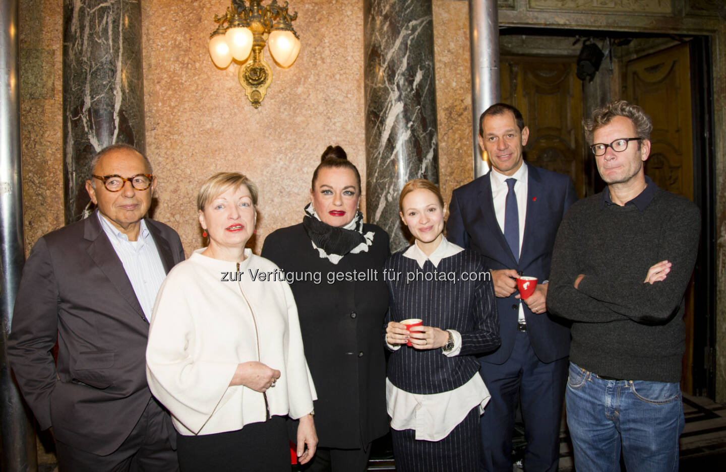 Mariusz Jan Demner, Burgchefin Karin Bergmann, Szene-Cafetiere Sue Widl, Burgstar Mavie Hörbiger, Meinl Geschäftsführer Marcel Löffler und Bachmannpreisträger Tex Rubinowitz: Demner, Merlicek & Bergmann: Poetry Schlemm mit Tex Rubinowitz, Mavie Hörbiger, Susanne Widl & Gastauftritt von Burgchefin Karin Bergmann