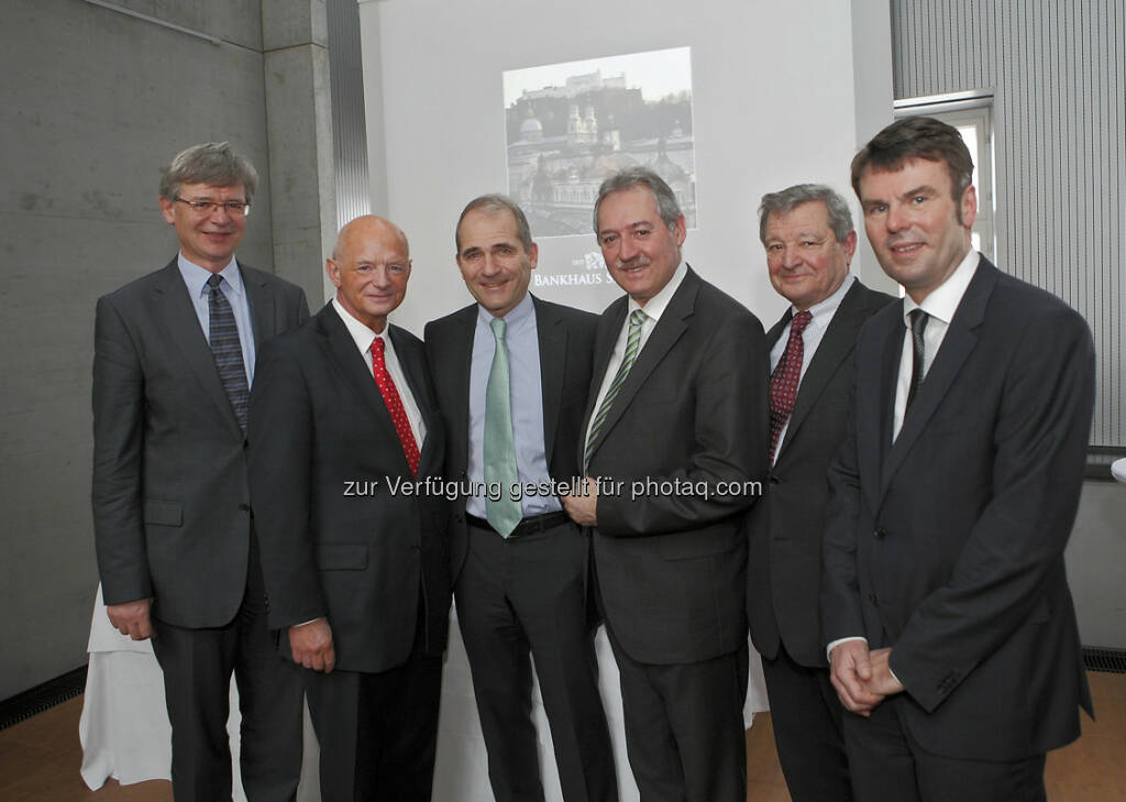 Spängler-Jahresauftakt in Linz: Engelbert J. Dockner (Wissenschaftliche Leitung Spängler IQAM Invest GmbH), Robert Kastil (CFO Rosenbauer International AG), Helmut Gerlich (Sprecher des Vorstandes Bankhaus Spängler), Wirtschaftslandesrat Viktor Sigl, Heinrich Spängler (Vorsitzender des Aufsichtsrates) und Johann Penzenstadler (Leiter Region Oberösterreich Bankhaus Spängler) (c) Spängler (31.01.2013) 