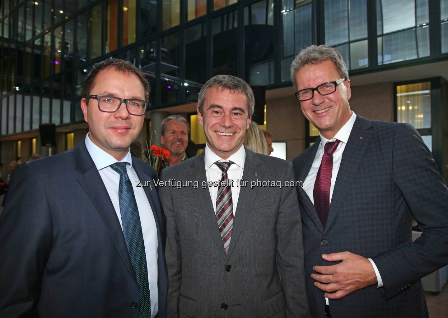 Gerald Mayer (Finanzvorstand Amag), Heinrich Schaller (Generaldirektor RLB OÖ), Klaus Dorninger (Erdgas OÖ-Geschäftsführer) (Bild: RLB OÖ/Strobl)