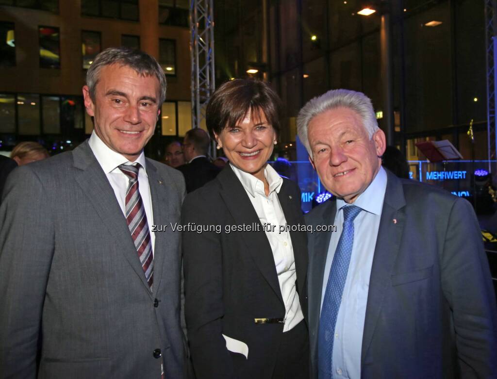 Heinrich Schaller (Generaldirektor RLB OÖ), Michaela Keplinger-Mitterlehner (Generaldirektor-Stellvertreterin RLB OÖ), Landeshauptmann Josef Pühringer (Bild: RLB OÖ/Strobl) (01.11.2014) 