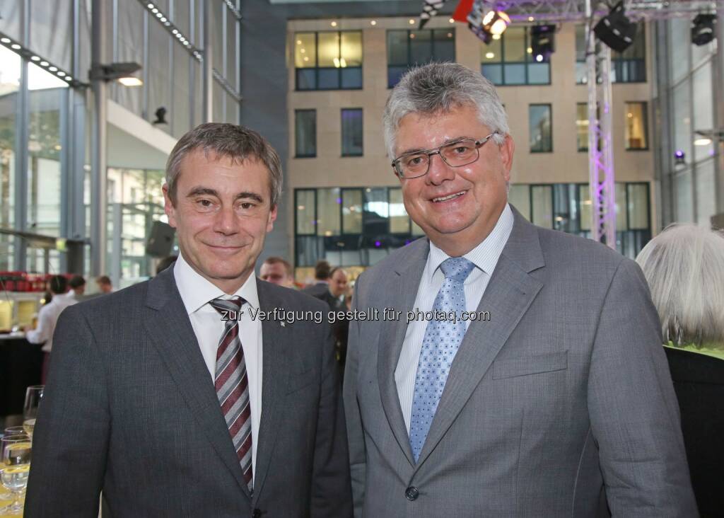 Heinrich Schaller (Generaldirektor RLB OÖ), Josef Kinast (Siemens-Vorstand der Niederlassung Linz) (Bild: RLB OÖ/Strobl) (01.11.2014) 