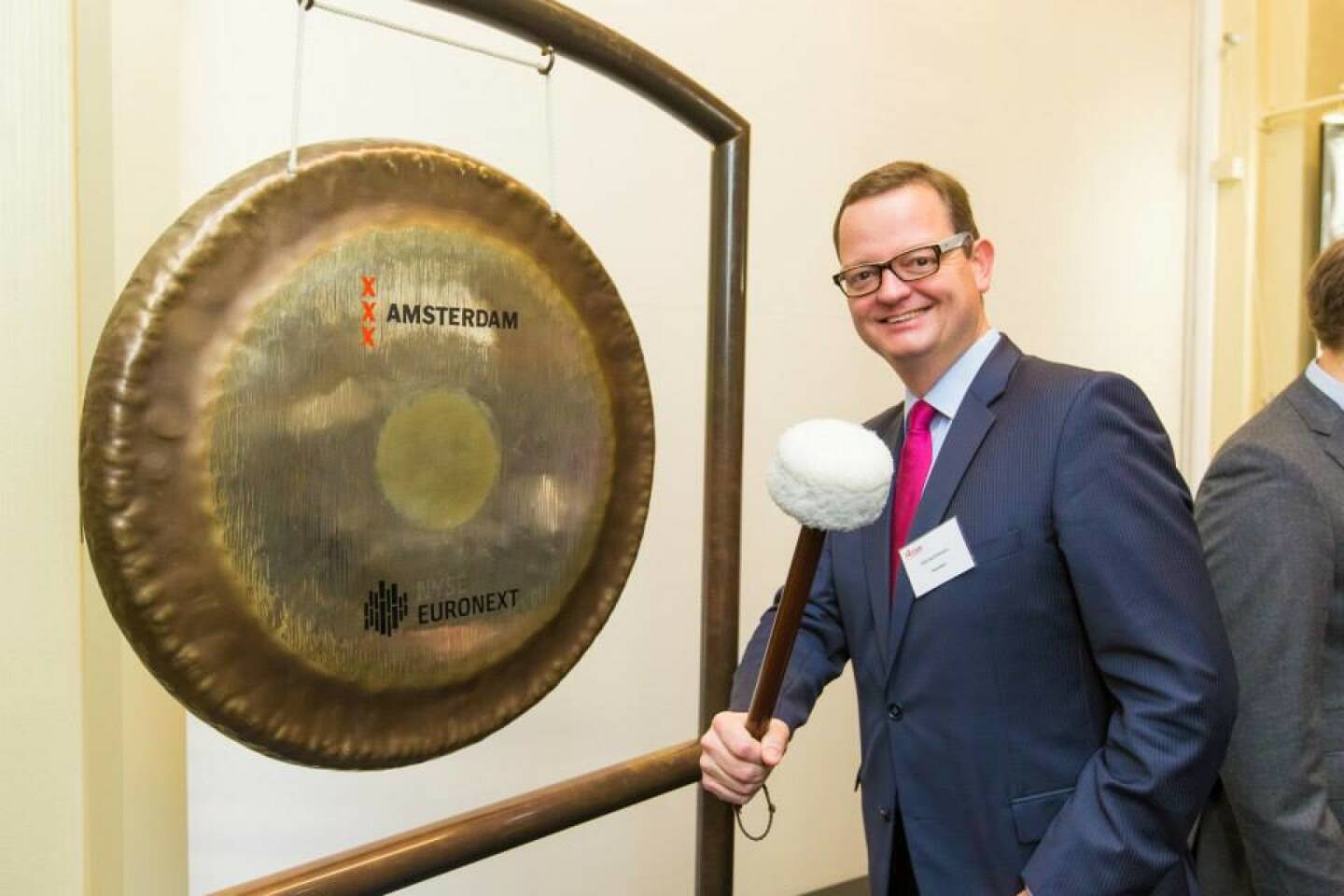 Michael Dickstein läutet die Börseglocke