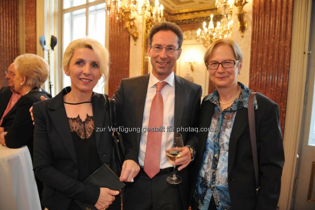 Petra Hauser (Wiener Privatbank), Helmut Hardt (Vorstand Wiener Privatbank), Brigitte Ludwig (PGO Beratung) (c) Auer Helga , © Aussender (04.11.2014) 