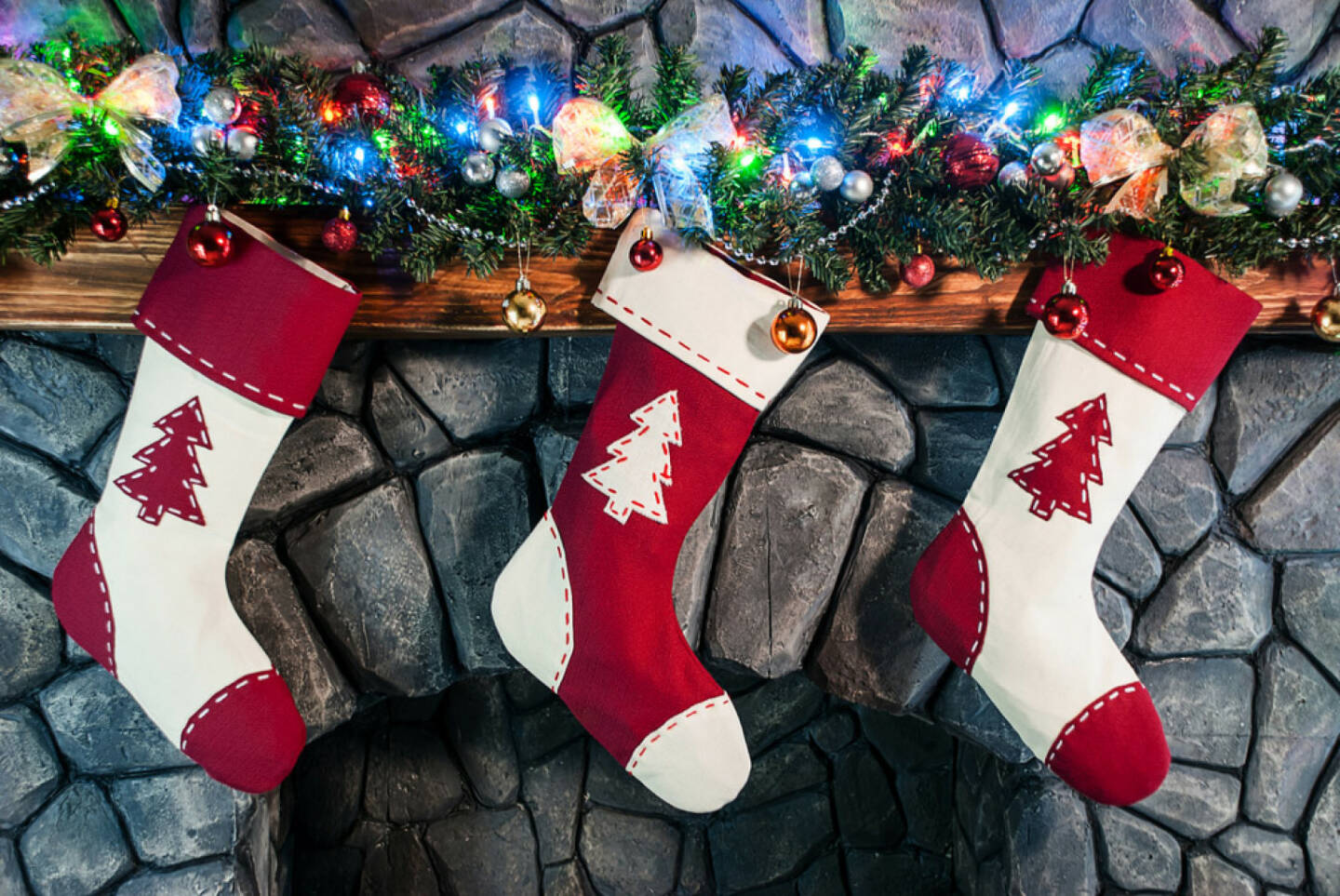 Weihnachten, USA, Christmas stocking, Socken, Kamin, http://www.shutterstock.com/de/pic-165215165/stock-photo-christmas-stocking-on-fireplace-background.html