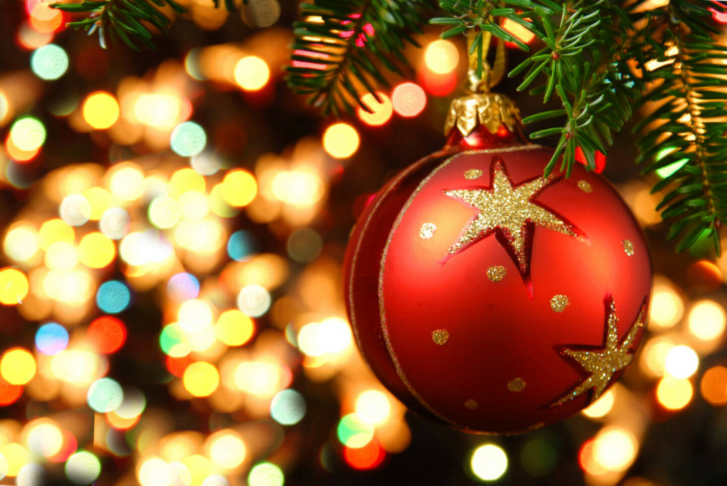 Weihnachten, Christbaumkugel, http://www.shutterstock.com/de/pic-154974956/stock-photo-christmas-ornaments-on-the-christmas-tree.html