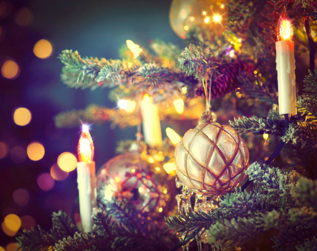 Christbaum, Weihnachten, Weihnachtsbaum, Kerzen, http://www.shutterstock.com/de/pic-165318218/stock-photo-christmas-tree-decorated-with-baubles-garlands-and-candles-retro-style-vintage-styled.html, © www.shutterstock.com (05.11.2014) 