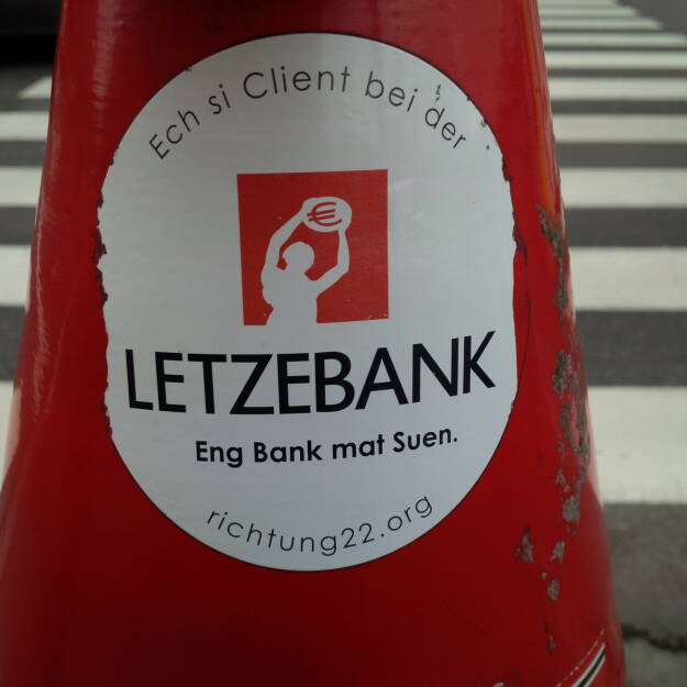 Letzebank (wohl das Gegenteil von Erste Bank), gesehen und fotografiert von Herbert Gmoser (08.11.2014) 