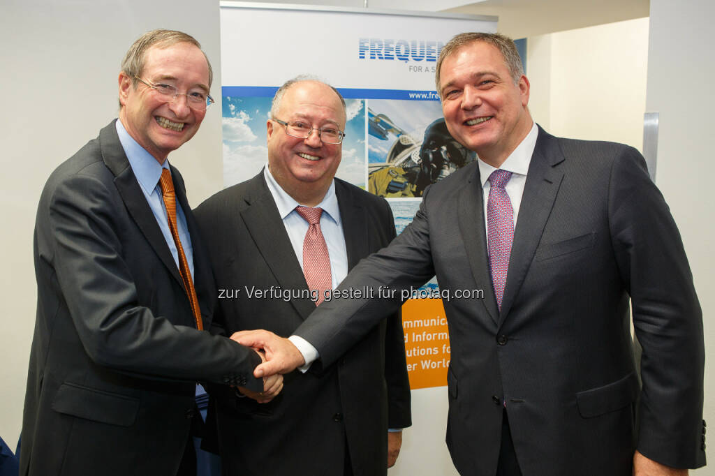 WKÖ-Präs. Christoph Leitl, Hannes Bardach (CEO Frequentis AG), WK Wien-Präs. Walter Ruck: Wirtschaftskammer Wien: Leitl und Ruck bei Frequentis: Wiener Start-up-Szene wächst, © Aussender (11.11.2014) 