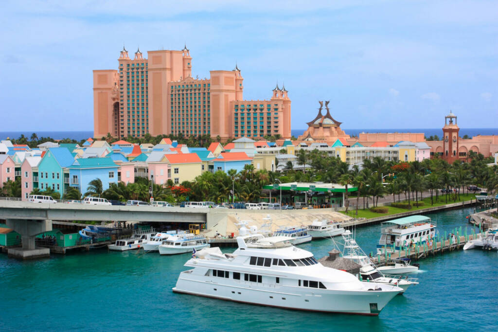 Bahamas, Nassau, Yacht, 61574/stock-photo-paradise-island-and-atlantis-resort-in-nassau-bahamas.html, © (www.shutterstock.com) (12.11.2014) 