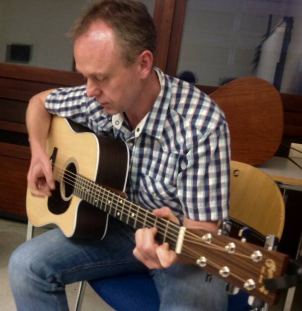 Herbert Eliasch (seit 25 Jahren im Bereich fundamentale Unternehmensanalyse im Finanzbereich tätig, musikalischer Quereinsteiger), Part of the ELI Projekt, siehe (und höre) zb. https://www.youtube.com/watch?v=kaXS_gmWiZI  , © Aussender (13.11.2014)