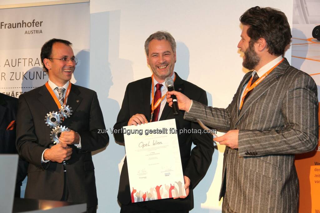 Clemens Fath, Manager GMS&CIE Opel Wien, Michael Lewald, Generaldirektor Opel Wien, Hans-Florian Zangerl, Industriemagazin: Opel Wien GmbH: Opel Wien ist die „Fabrik 2014“, © Aussendung (13.11.2014) 