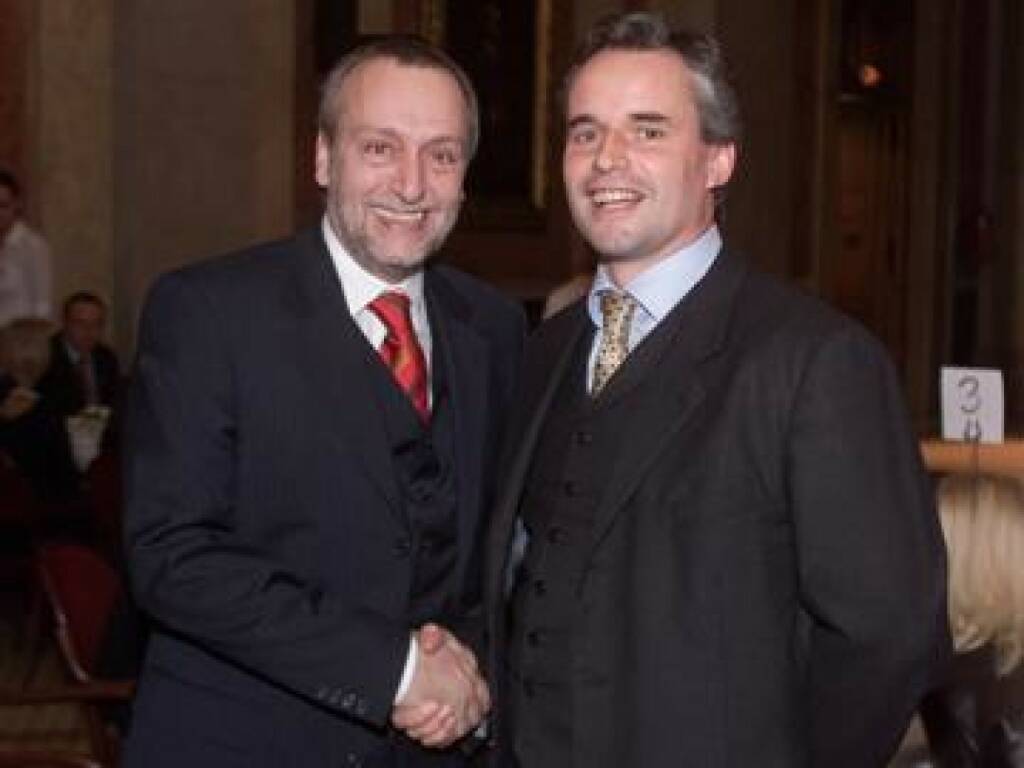 Handshake: Hauptsponsor Rudolf Fischer und ETM-Chef Axel Mader, einer der beiden Award-Iniatoren (17.11.2014) 