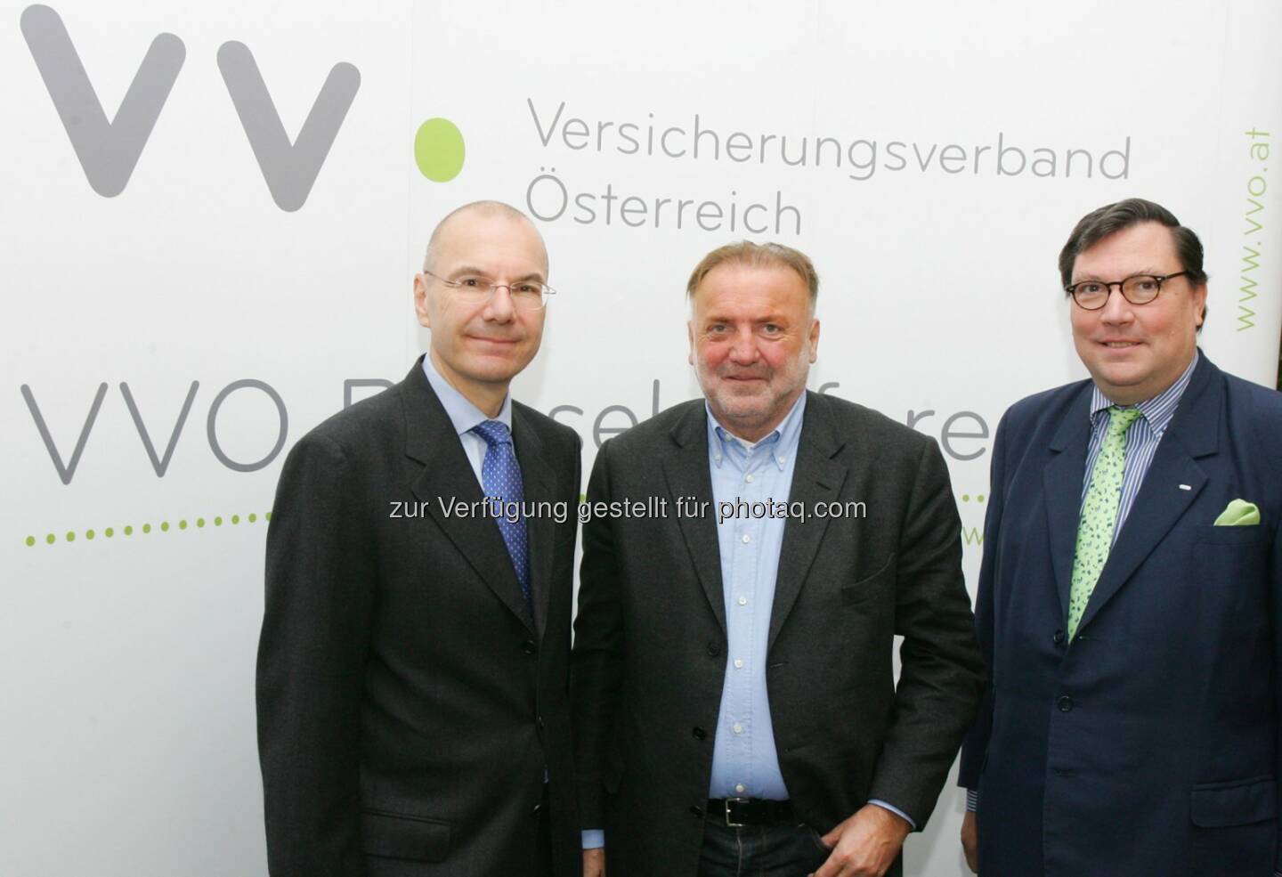 Wolfram Littich (VVO-Vizepräsident und Generaldirektor Allianz Elementar Versicherungs-Aktiengesellschaft), Josef Kubitschek (VKI-Geschäftsführer) und Louis Norman-Audenhove (Generalsekretär des österreichischen Versicherungsverbandes VVO): Verband der Versicherungsunternehmen Österreichs: VVO und VKI - Fortsetzung der Finanzbildungsoffensive: Sicher in den eigenen vier Wänden