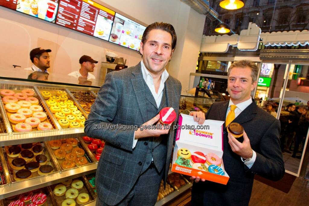 Patrick Marchl (Franchisenehmer), Carlos Vidal (Vice President Europe Dunkin' Donuts) (20.11.2014) 