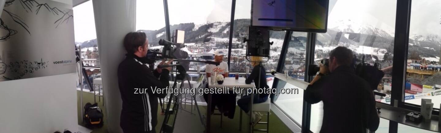 Bode Miller und Didier Cuche berichten heute live aus der Lounge des voestalpine skygate, siehe http://www.voestalpine.com/wmblog/2013/02/06/hinter-den-kulissen-mit-bode-miller-und-didier-cuche/#.URKBgo7aK_S