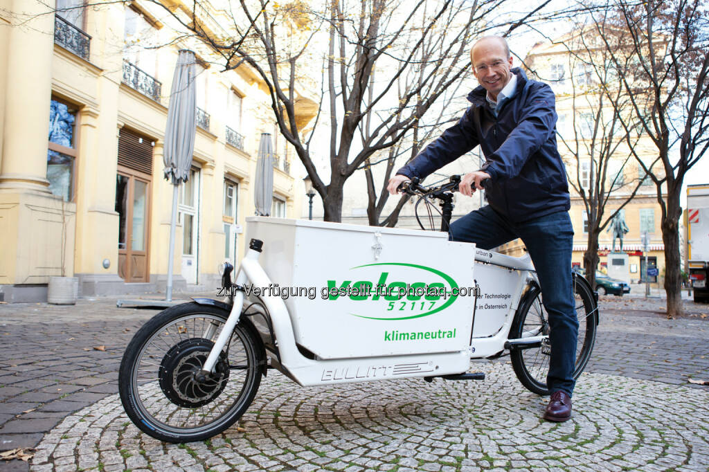 Paul Brandstätter, Geschäftsführer von Veloce am E-CargoBike: Veloce ventures GmbH: Veloce schickt E-CargoBikes ins Rennen, © Aussendung (20.11.2014) 