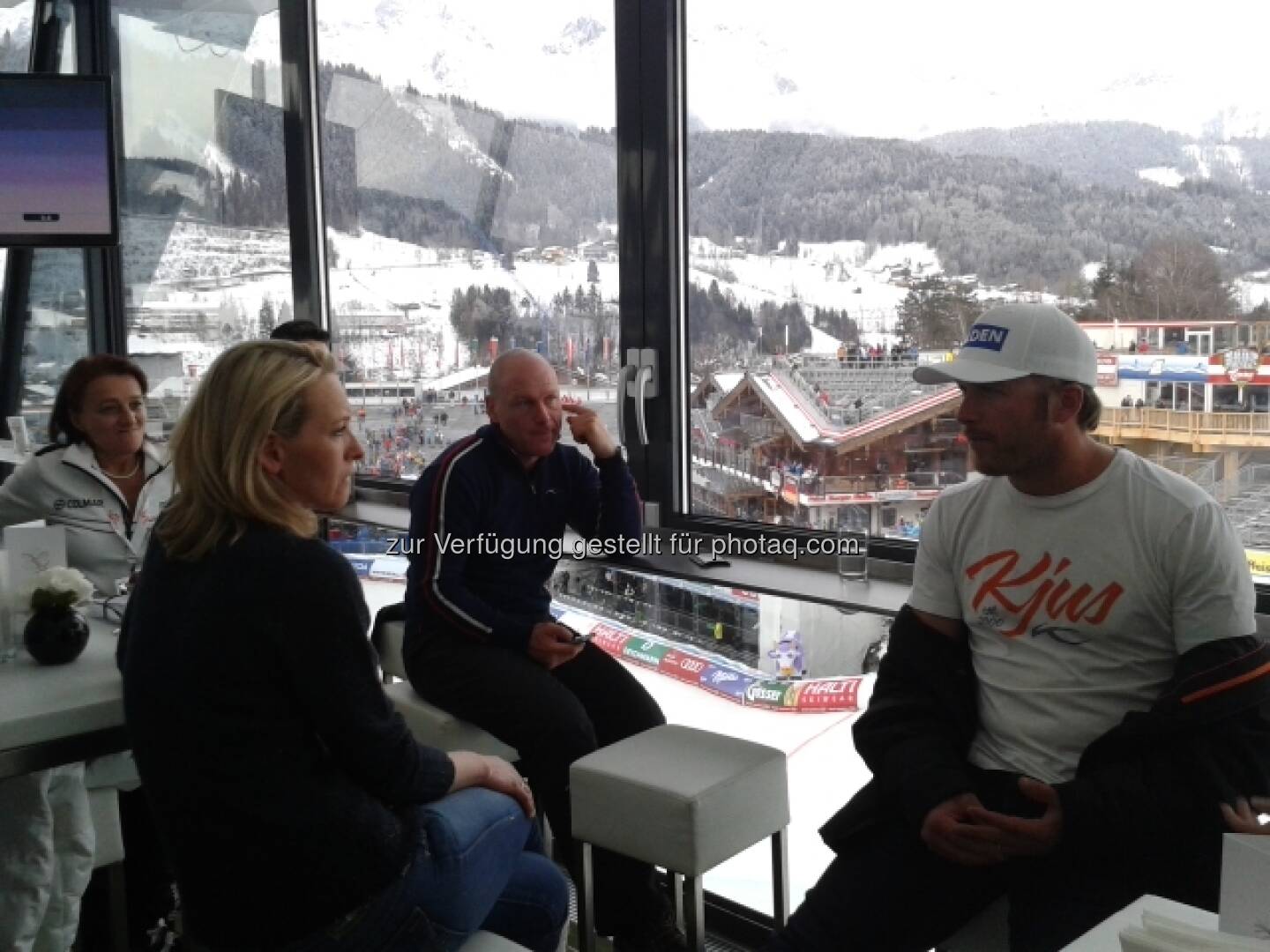 Bode Miller und Didier Cuche berichten heute live aus der Lounge des voestalpine skygate, siehe http://www.voestalpine.com/wmblog/2013/02/06/hinter-den-kulissen-mit-bode-miller-und-didier-cuche/#.URKBgo7aK_S