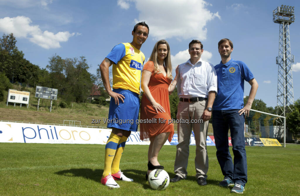 Gold (-Unterstützer) und Fussball: Markus Pink (Vienna), Nina Krist (philoro), Rene Brückler (philoro), Lorenz Kirchschlager (Vienna) (c) Nikolaus Ostermann  (06.02.2013) 