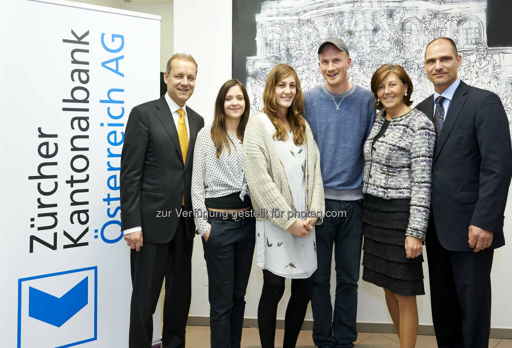 Adrian Kohler (Vorstandssprecher Zürcher Kantonalbank Österreich AG), die Künstlerinnen Stephanie Holler, Lisa Slawitz und Olivier Hölzl, Beate-Maria Rothbauer (Direktorin Private Banking Wien) und Michael Walterspiel (Vorstand Zürcher Kantonalbank Österreich AG) - bei der Eröffnung der neuen „Young Art Lounge“ in Wien (Bild: ZKB Österreich AG)
, © Aussendung (21.11.2014) 