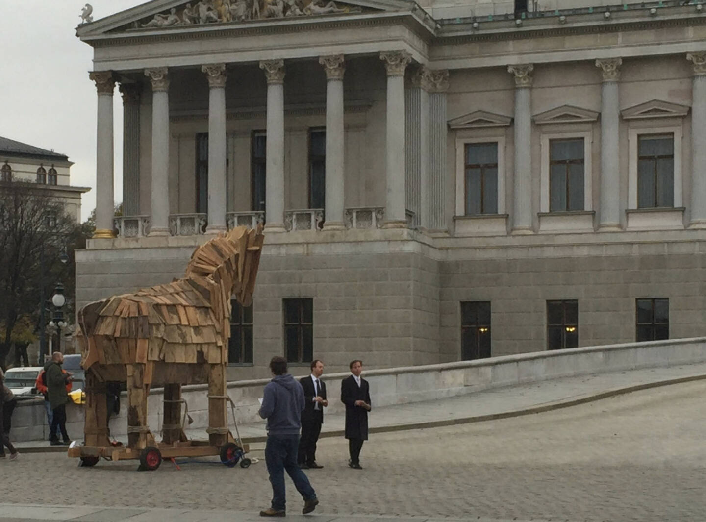 Trojanisches Pferd vor dem Parlament, Trojaner