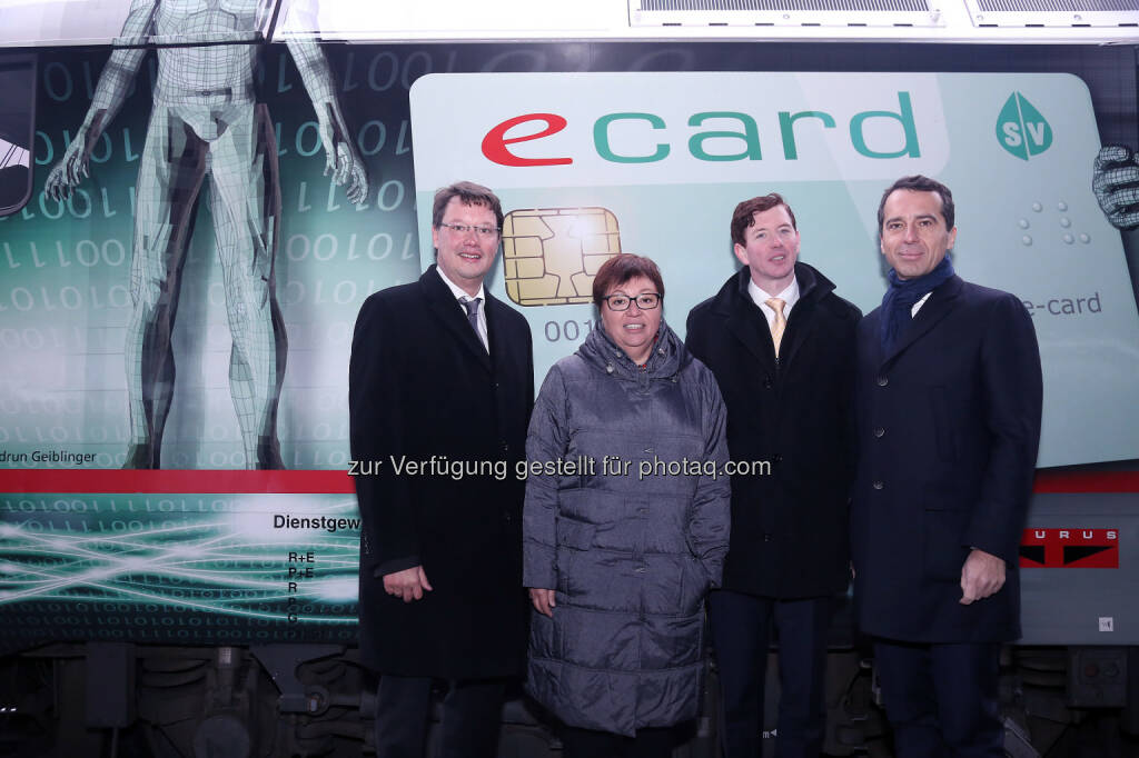 Jochen Hense, CEO Austria Card, Sabine Oberhauser, Bundesministerin für Gesundheit, Peter McDonald, Vorstandsvorsitzender, Hauptverband der österr. Sozialversicherungsträger, Christian Kern, CEO Österreichische Bundesbahnen: Hauptverband der österr. Sozialversicherungsträger: Startschuss für die e-card Taurus der Sozialversicherung - Feierliche Loktaufe in Wien am Bahnhof Wien-Praterstern, © Aussender (24.11.2014) 